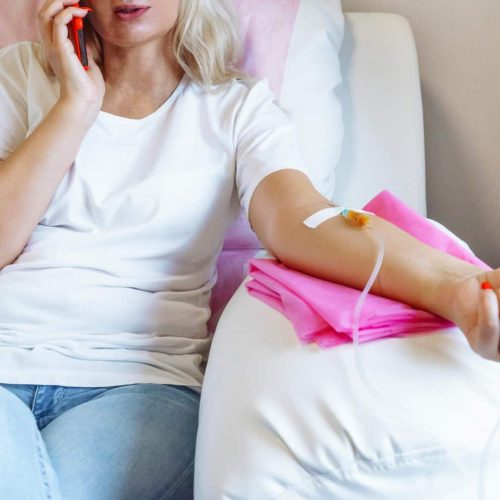 The-Pros-and-Cons-of-IV-Vitamin-Therapy